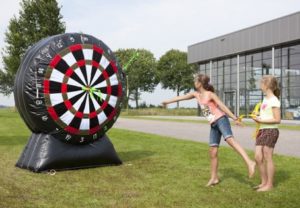 Location d'un jeu de fléchettes géant gonflable (Nancy, Lorraine)